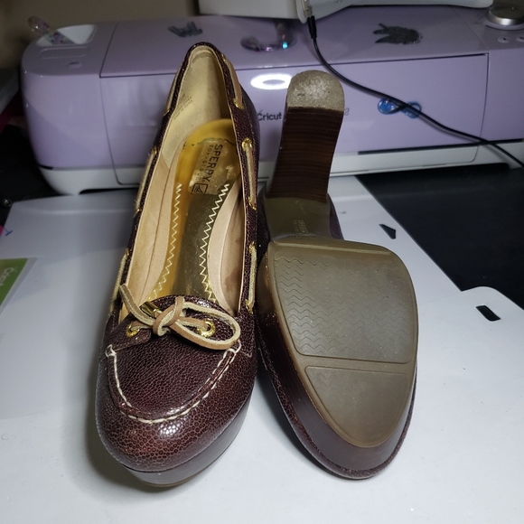 EUC SPERRY heels - Picture 3 of 3